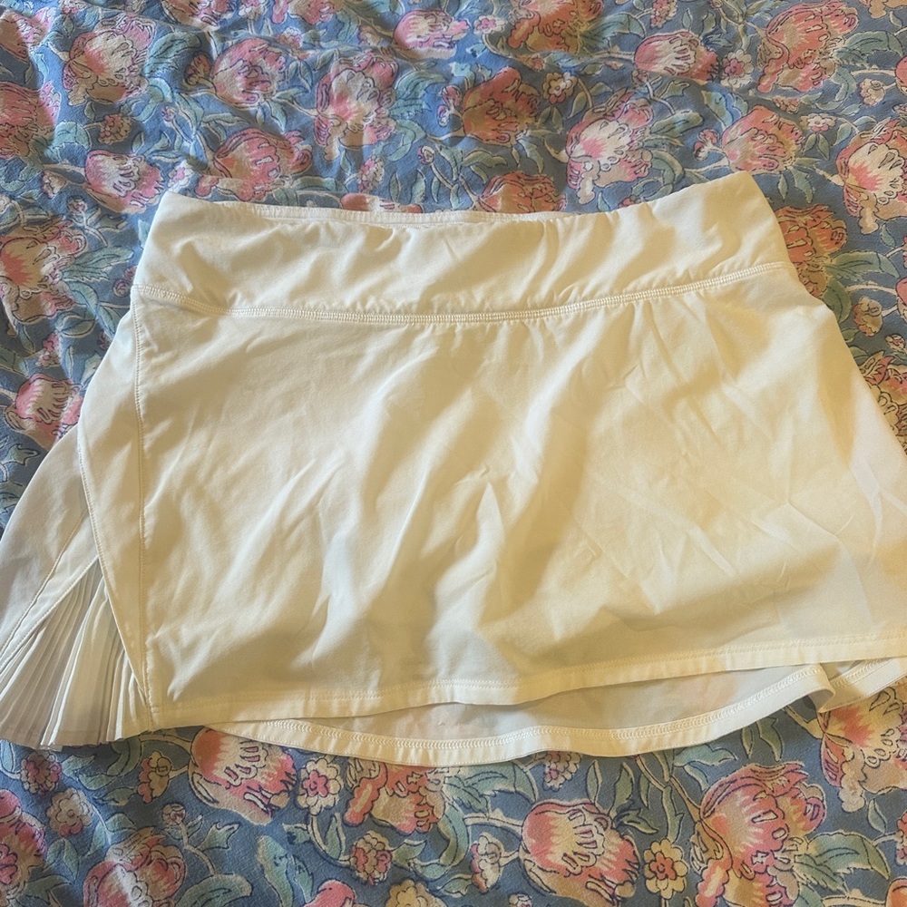 Lululemon white tennis skirt size 6